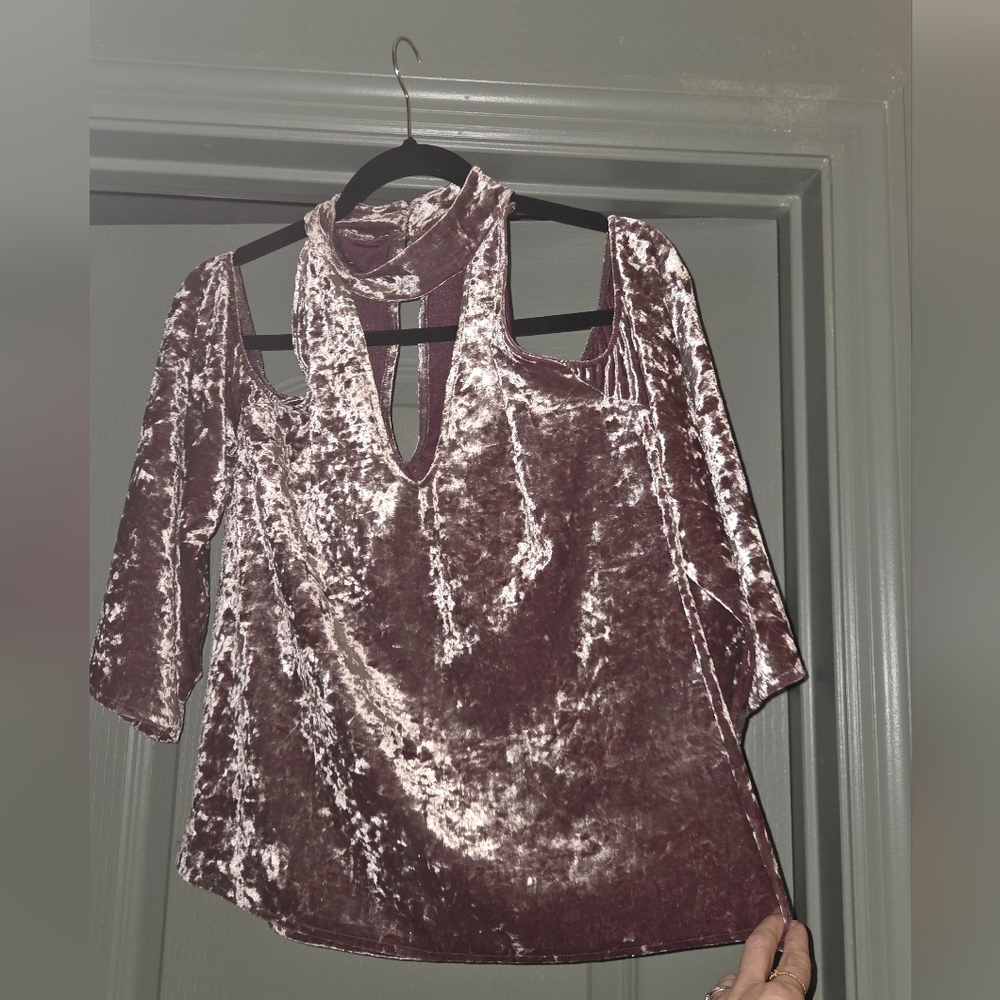 American Eagle Crushed Velvet Cold Shoulder Top – Dusty Rose – Size medium
